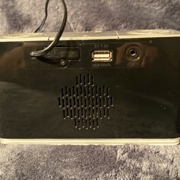 Emerson Smartset Radio Alarm Clock 1.4" Blue LED Digital Display USB Charging... - Picture 5 of 7